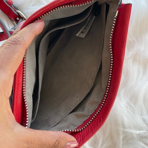 Vince Camuto Eris Leather Crossbody Bag - Picture 4 of 8